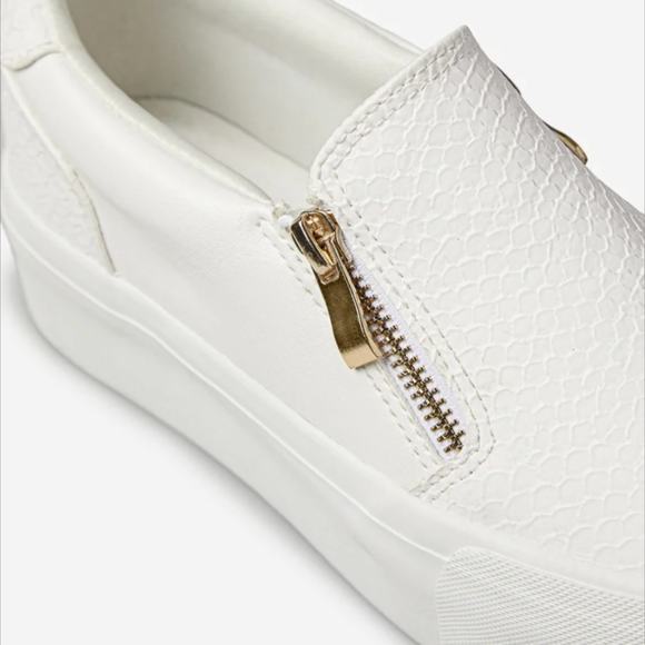 👟 White Platform Sneakers 👟 - Picture 2 of 8